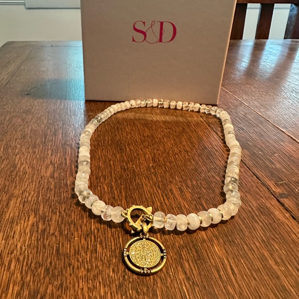 Stella & Dot White and Gold Necklace